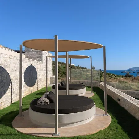 Viveverde Villa, Featuring 3 Pools - Walking Distance To & Shops, By Thinkvilla Bali (Crete)