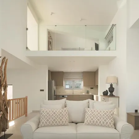 Villa Viveverde Villa, Featuring 3 Pools - Walking Distance To & Shops, By Thinkvilla Bali (Crete)