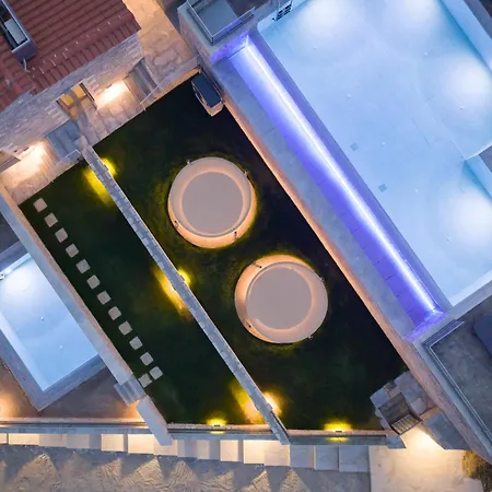 Villa Viveverde Villa, Featuring 3 Pools - Walking Distance To & Shops, By Thinkvilla Bali (Crete)